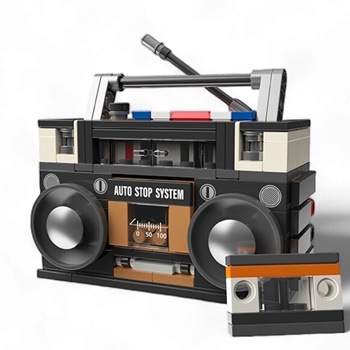 Retro Models: Radio Cassette